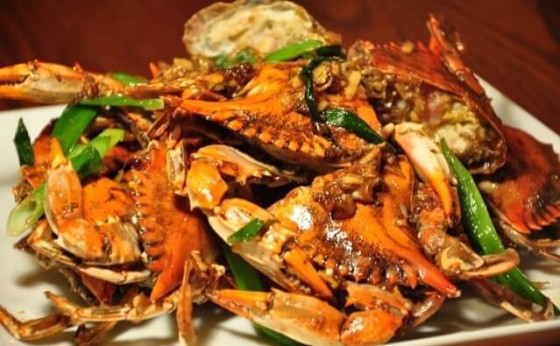 Stir Fried Crabs with Ginger and Scallions
